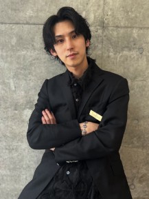 藤井 郁弥